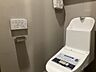 トイレ：温水洗浄便座付きの新品のトイレです。
