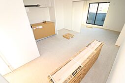 イリスコート忍ケ丘III 2階1LDKのリビング/ダイニング