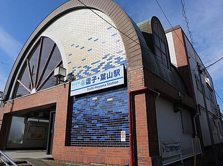 京急逗子線「逗子・葉山駅」 バス10分「元町」徒歩6分。 2680m