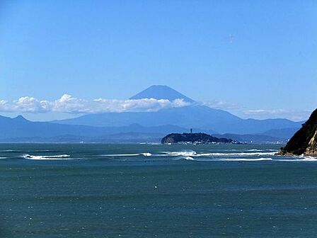逗子海水浴場まで車で18分 約5.9km毎年花火大会も開催されます。
