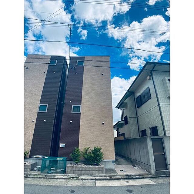4 / 7