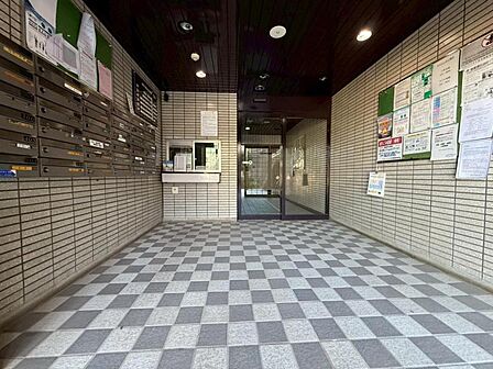 【エントランス】重厚感の溢れるエントランスはマンションの顔！帰宅時、来客時に誇れる空間を演出します！ 