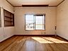室内：居室はひとり時間を過ごせる安らげるお部屋として活用できます！収納スペースあり！荷物が多くても十分！！ベッドや勉強机、テレビなどを置きたい場合におすすめ！！過ごす時間が長くてもゆったり過ごせそうですね！