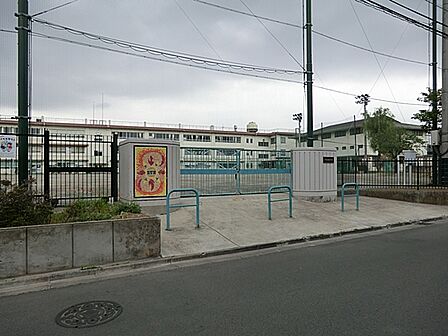 川崎市立臨港中学校まで約180m