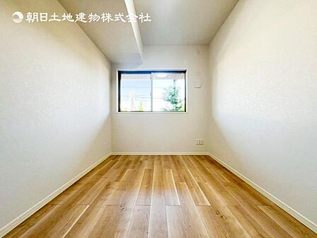 採光を確保した明るい室内は風通しも良く穏やかな時が流れます!様々な生活スタイルにも対応可能な間取り。採光もアクセントの一つとして。この明るい好みの空間で読書をしたり、音楽を聞いたりと一人の時間も充実!