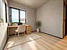 室内：お子様のお部屋にも使いやすい明るい居室です。※家具はCGです