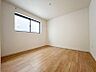 室内：居室はひとり時間を過ごせる安らげるお部屋として活用できます！収納スペースあり！荷物が多くても十分！！ベッドや勉強机、テレビなどを置きたい場合におすすめ！！過ごす時間が長くてもゆったり過ごせそうですね！