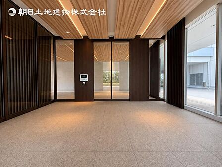 【エントランス】重厚感の溢れるエントランスはマンションの顔、帰宅時、来客時に誇れる空間を演出します。