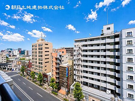 陽当りを加味した場所に配置したバルコニーは多くの衣類と布団を同時に干せるほどの広さを確保しました。しっかりと陽、風を浴びて乾かしてくれます。
