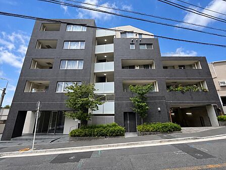 毎日のお散歩も楽しく緑に恵まれた静かな住環境となります!!!伸び伸びスローライフを叶えてくれる物件!自然豊富な季節の移ろいを身近に感じられる環境は空間に彩りを添えておしゃれな住空間を作り上げます!