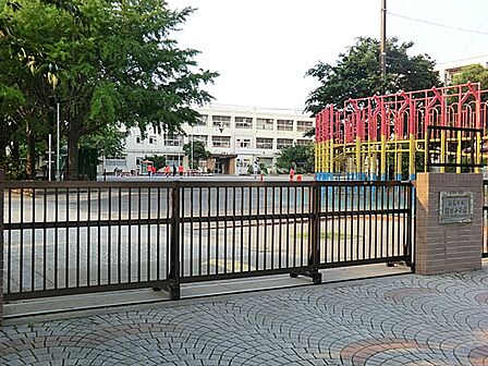 横浜市立潮田小学校まで約1100ｍ