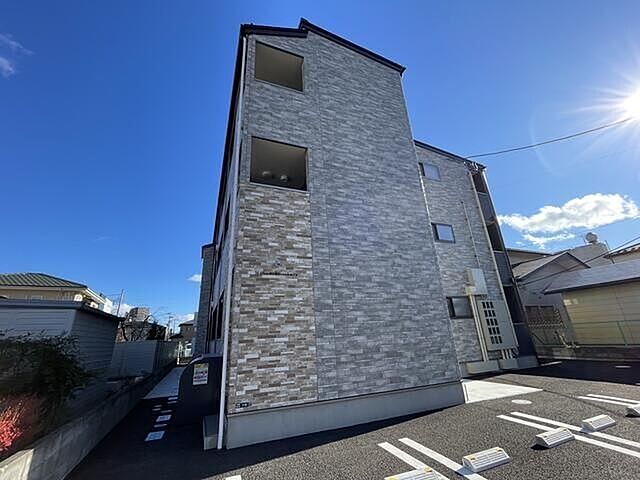 4 / 7