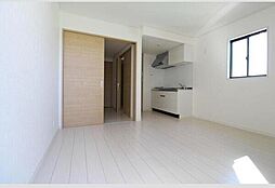 ハリースローリー 203 2階1LDKのリビング/ダイニング