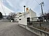 周辺：徒歩4分。札幌市立三角山小学校 260m
