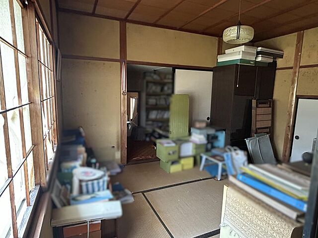 室内 出雲市高岡町