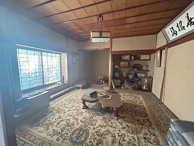 室内 出雲市高岡町