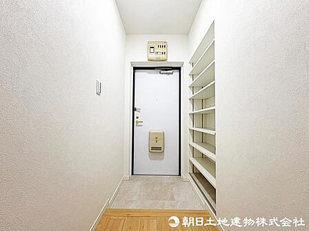 【玄関】明るく清潔感あふれる玄関は毎日気持ちよくお見送りしてくれそう