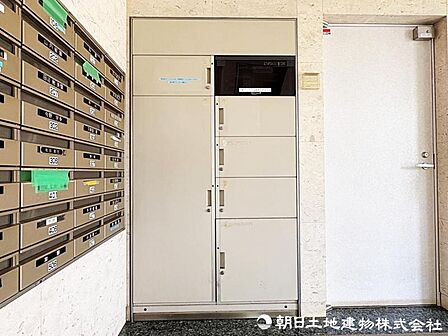 不在時でも荷物が受け取れて便利な宅配ロッカー