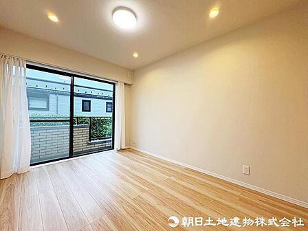 どの部屋にいても明るい日差しを感じられます。