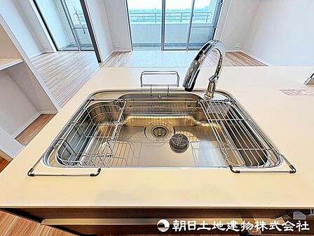 浄水器付き水栓でおいしい水をいつでも手軽に使えます。