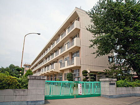 所沢市立北野小学校まで 徒歩10分 761m!通学に便利で安心。静かで落ち着いた環境で、毎日の通学も快適です。