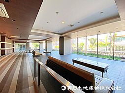 広々としたロビーはマンションを上品に魅せます