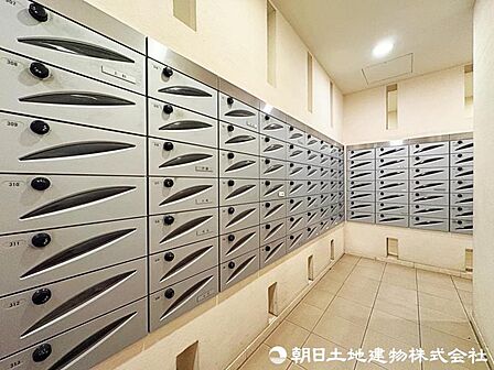【集合ポスト】帰宅ついでにサッと確認。スマートなメールコーナーで、時間にも心にも余裕が生まれます。
