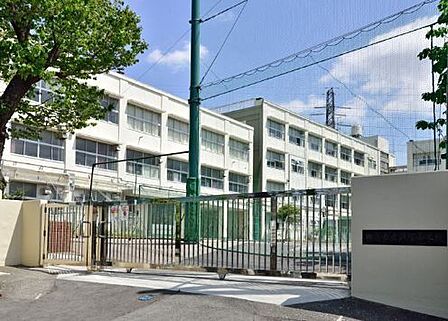 横浜市立戸塚中学校 徒歩7分。 500m
