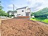 外観：【現地】二方道路に面した角地のような開放感を活かし、堂々とした風格を演出できる外観。帰るたびに誇らしくなるような洗練された佇まいが、理想の住環境をスマートに実現します。