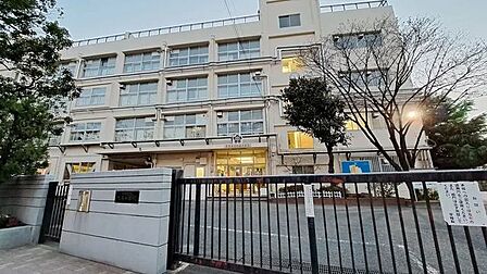 練馬区立大泉中学校 980m
