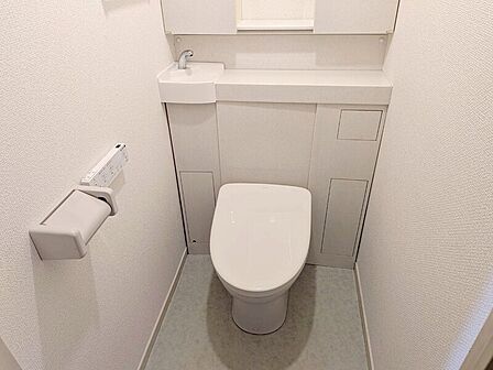 温水洗浄便座付きトイレです♪