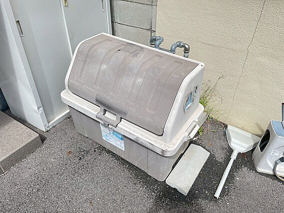 敷地内ゴミ置き...