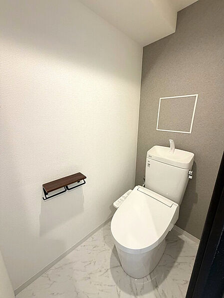 温水洗浄便座付きトイレです♪