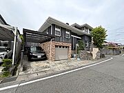 車庫・カーポート・カースペースあり！3台駐車可能です♪（※車種により駐車可能台数は異なります）