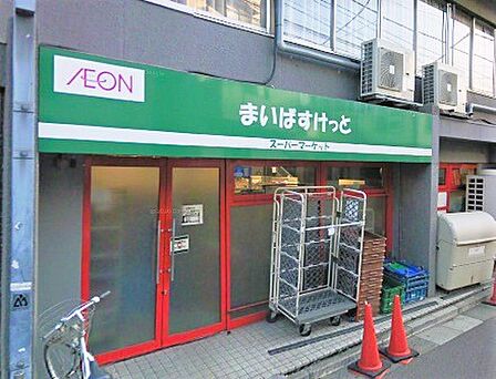 野菜の種類も多く、魚や肉も充実しています。総菜コーナーも陳列が工夫されており買い物しやすいです。