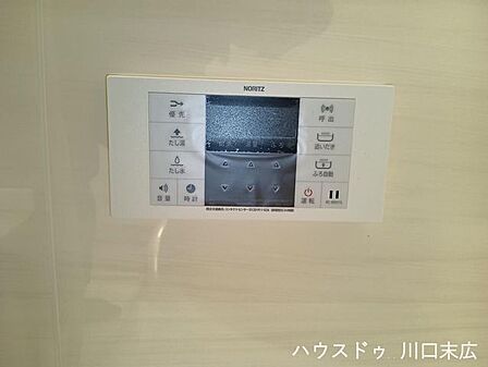 天候に左右されずにお洗濯物を乾かせる、便利な浴室換気乾燥機を備えています。湿気対策にも効果的で、サニタリースペースを快適に保つ設備です。