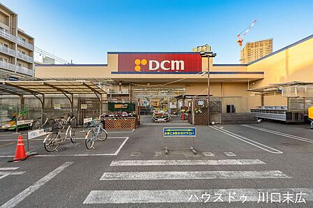 DCM川口一丁目店 営業時間10:00-20:00。日用品から園芸、DIY用品まで揃うホームセンター。生活を豊かにする品揃えが魅力です。身近にあると便利な、暮らしを支える頼もしい拠点です。 740m