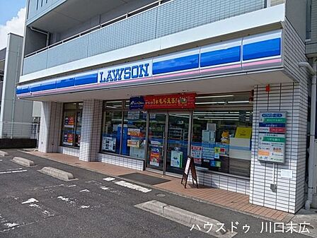 ローソン 川口栄町一丁目店24時間営業で、深夜の帰宅時や早朝のちょっとしたお買い物にも大変便利です。お弁当や日用品、淹れたてのコーヒーなど品揃えも豊富で、日々の生活に安心感を与えてくれます。 300m