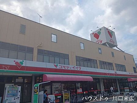 コモディイイダ仲町店毎日夜22時まで営業しており、お仕事帰りのお買い物にも便利！新鮮な食材からお惣菜、日用品まで豊富な品揃えで、日々の食卓を彩る地域密着型のスーパーです。毎日の暮らしをしっかり応援…
