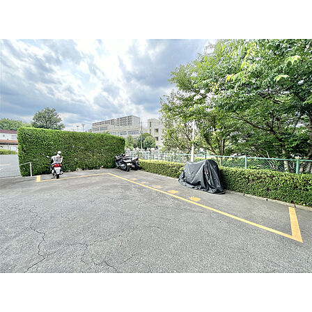 敷地内バイク置場