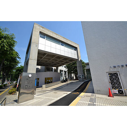 入間市立図書館