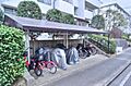 駐輪場は屋根付...