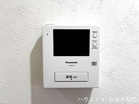モニター付きインターホンで、相手の顔を確認してから対応しましょう+*