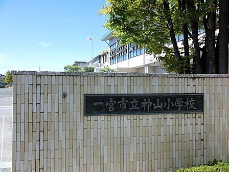 神山小学校 720m