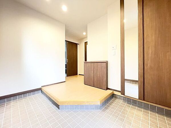 玄関を拡大表示