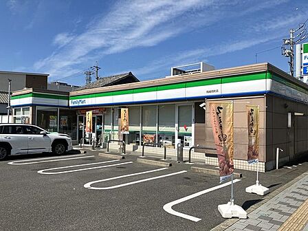 ファミリーマート 岡崎両町店 590m
