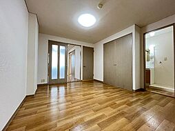 ロイヤル花水木 1階2LDKの室内