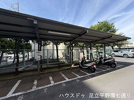屋根付きバイク置場で雨風から大切な愛車をしっかり保護できます。