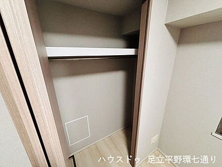 クローゼット付きで衣類を掛けて収納でき、お部屋を広くすっきり使えます。