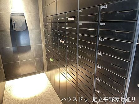 集合ポストは整理されており、管理体制の良さが感じられます。